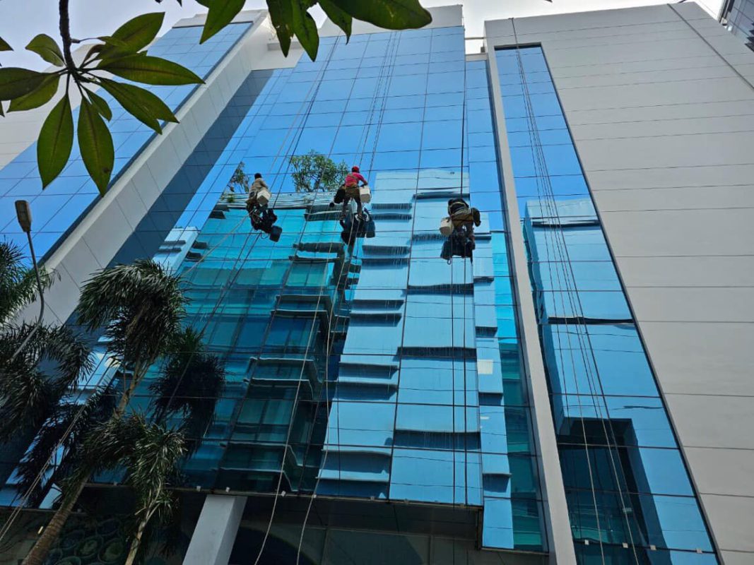 Vệ sinh công nghiệp tại Bình Dương - Giải pháp thi công nhanh, sạch sâu