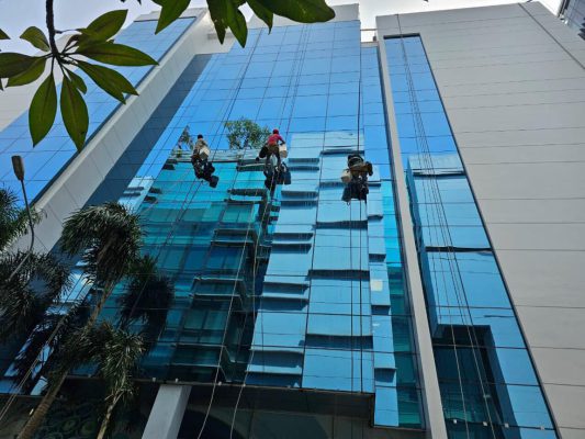 Vệ sinh công nghiệp tại Bình Dương - Giải pháp thi công nhanh, sạch sâu