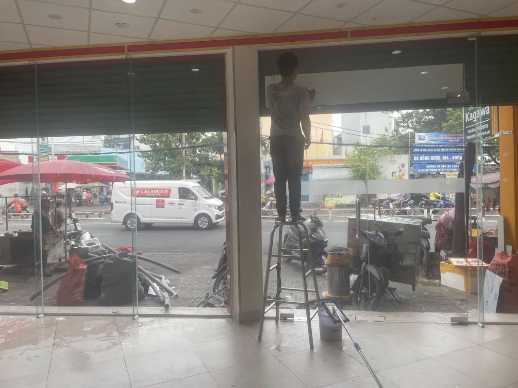 Vệ sinh công nghiệp trọn gói tại TP HCM - Sử dụng hóa chất an toàn