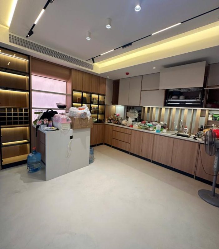 Vệ sinh công nghiệp trọn gói tại TP HCM - Sử dụng hóa chất an toàn